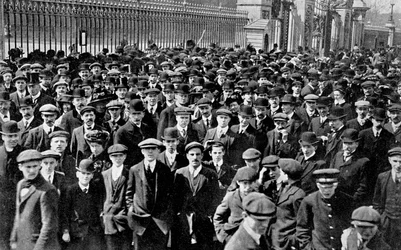 Die Menschenmengen vor dem Buckingham Palace, Eine Nation in Sorge, 1910