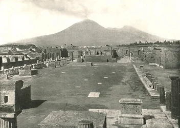 Das Forum in Pompeji und Vesuv, Italien, 1895