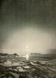 Der Vollmond in der Zeit der Herbstdämmerung