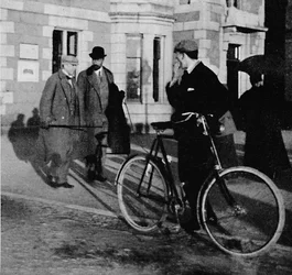 Der Großherzog Michael von Russland verlässt den Bahnhof Ballater, 1900