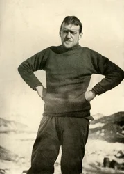 Der Expeditionsleiter in Winterkleidung, um 1908, 1909