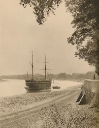 Der alte Storch an ihrem Liegeplatz vor Chiswick Mall, ca. 1935