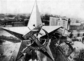 Der sowjetische Stern auf dem Nikolsky-Turm des Kremls, Moskau, 1935