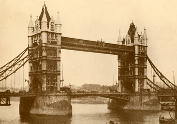 Die Tower Bridge, London, um 1930