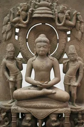Das Victoria and Albert Museum. Der Jina Rishabhanatha. 800-900. Sandstein. Nordindien. Vereinigtes Königreich