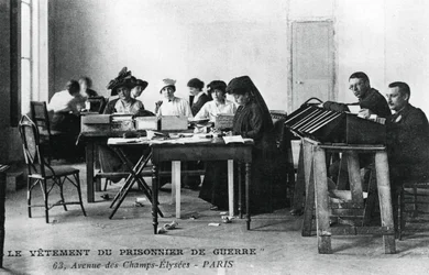 Die Kleidung des Kriegsgefangenen, Champs-Élysées, Paris, Erster Weltkrieg, 1914-1918