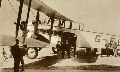 Die erste indische Luftpost erreicht den Flughafen Croydon, Süd-London, 1929
