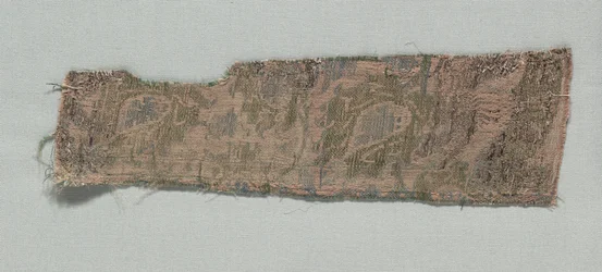 Drei Fragmente italienischer gotischer Seide, 1350-1399