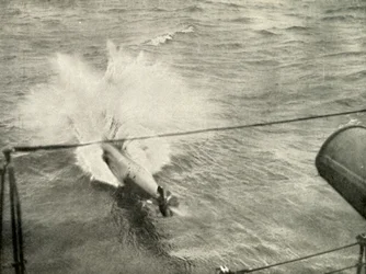 Torpedo geht ins Wasser, 1919