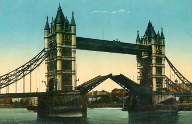 Tower Bridge, London, um 1910