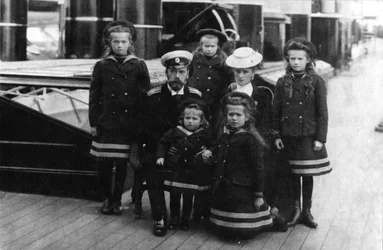 Zar Nikolaus II. und Zarin Alexandra von Russland und ihre Kinder, 1907