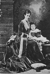 Zarin Maria Fjodorowna von Russland mit Zarewitsch Nikolaus, um 1873