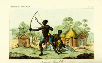 Zwei Luanda-Männer von Cancobella, Angola, mit Bögen und Pfeilen, vor Behausungen, Hütten, heiligen Fetischaltären usw.