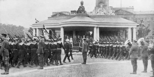 Siegesparade vorbei am Victoria Memorial und Buckingham Palace, London, 19. Juli 1919