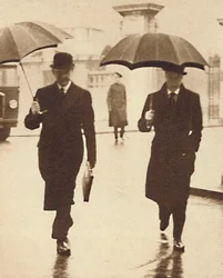 Im Regen spazieren, 1937