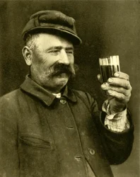 Weinbauer, Burgenland, Österreich, ca. 1935