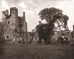 Wingfield Manor, nahe Alfreton, Derbyshire, 1894