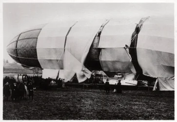 Zeppelin LZ2 nach seiner Zerstörung, 1906, 1933