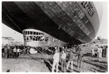 Zeppelin LZ 127 Graf Zeppelin nach der Landung