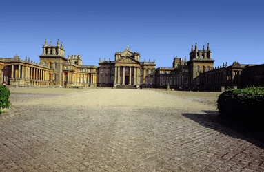 Blenheim Palace, Außenansicht, erbaut von John Vanbrugh (1664-1726) und Nicholas Hawksmoor (1661-1736) zwischen 1705 und 1722, Oxfordshire, Vereinigtes Königreich