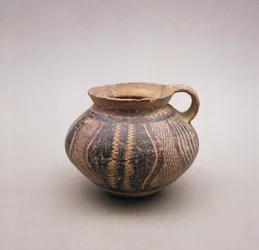 Chinesisches Irdenware-Gefäß, ca. 2500 v. Chr.