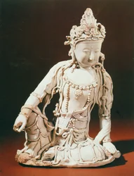 Ching-te-Chen weiß glasierte Figur von Arolo Kites Vara, Yuan-Dynastie, spätes 13. - frühes 14. Jahrhundert
