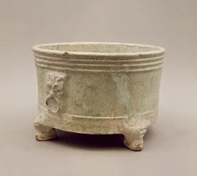 Irdenware-Dreifußgefäß, Han-Dynastie, 25-220 n. Chr.