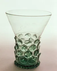 Krautstrunk Waldglasbecher, ca. 1600, Gravur datiert 1626