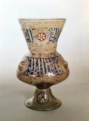 Moscheelampe, mit Widmung an Shibi-Abdania Kafur ar-Rumi, Mitte des 14. Jahrhunderts