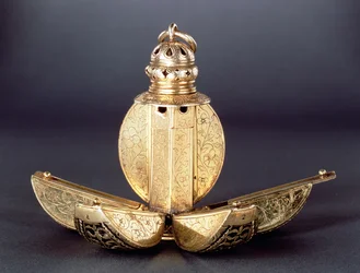 Pomander mit vier offenen Fächern zur Aufbewahrung von Parfüms oder anderen aromatischen Substanzen, vergoldetes Silber, wahrscheinlich englisch, ca. 1580