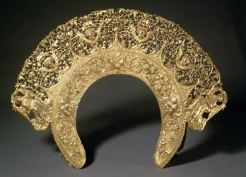 Russisches Diadem mit Filigranarbeit von einem Silberschmied mit dem Monogramm C.A., ca. 1730er Jahre