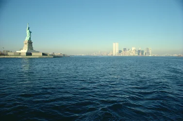 Ansicht der Freiheitsstatue und des südlichen Endes der Insel Manhattan