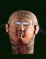 00368 Bärtige Maske, aus Karthago, Tunesien, Phönizisch, 4. Jahrhundert v. Chr. (geformter, bemalter Terrakotta)