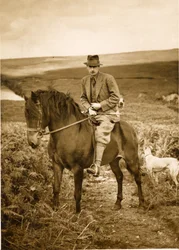 10. Herzog von Devonshire zu Pferd auf Bolton Moor, späte 1940er Jahre