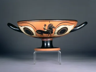 Attische schwarzfigurige Augenschale, mit zusätzlicher roter und weißer Dekoration, die ein Pferd und einen Reiter darstellt, 480-450 v. Chr.