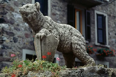 Bärenstatue, Bärenplatz, Schilpario, Lombardei, Italien