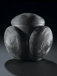 Geschnitzter Ball von Glass Hill, Towie, Aberdeenshire, Neolithikum, ca. 3000 v. Chr.