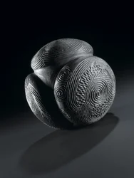 Geschnitzter Ball von Glass Hill, Towie, Aberdeenshire, Neolithikum, ca. 3000 v. Chr.