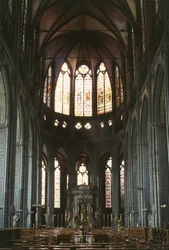 Zentrales Kirchenschiff in der Kathedrale Unserer Lieben Frau von Tournai