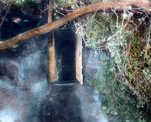 Hundsgrotte bei Neapel - Hunde ersticken an Kohlendioxid und der Mensch überlebt