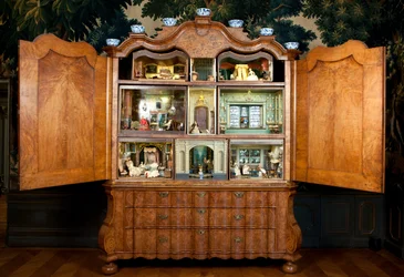 Puppenhaus-Schrank von Sara Ploos van Amstel, 1743