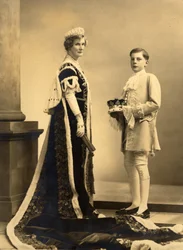 Duchess Evelyn und Michael Baillie bei der Krönung von George VI., von Speight Ltd