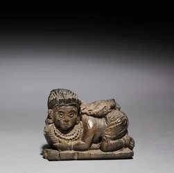 Figur einer kauernden Frau, 900-800 v. Chr.