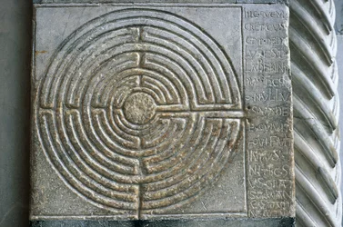 Labyrinth auf dem Portikus der Kathedrale, Kathedrale von St. Martin