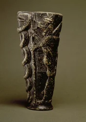 Libationsbecher von Prinz Gudea, gewidmet seinem persönlichen Gott Ningishzida, aus Telloh, antikes Girsu, ca. 2150 v. Chr.