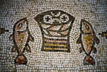 Brote und Fische, Mosaik in der Kirche der Vermehrung, 4. Jahrhundert, Tabgha, Israel