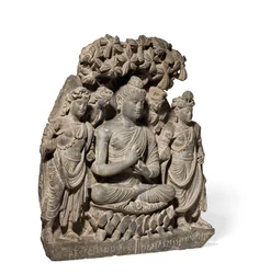 Relief-Triade von Buddha Shakyamuni mit Bodhisattvas, 3.-4. Jahrhundert