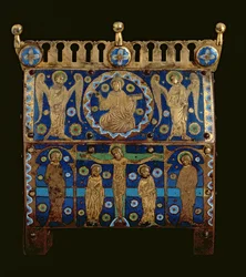 Reliquienschrein, dekoriert mit Emailleplatten, die die Kreuzigung und die Apotheose Christi darstellen, Französisch, hergestellt in Limoges
