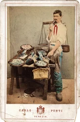 Kleine Berufe: Porträt eines Fischhändlers, nahe seinem Fischstand, Venedig. 19. Jahrhundert