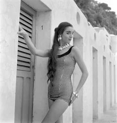 Die Schauspielerin und Model Elsa Martinelli - 1954